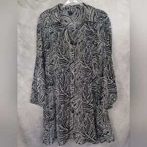 East 5th Woman Size 1X Button Down Blouse With Slit Sleeves